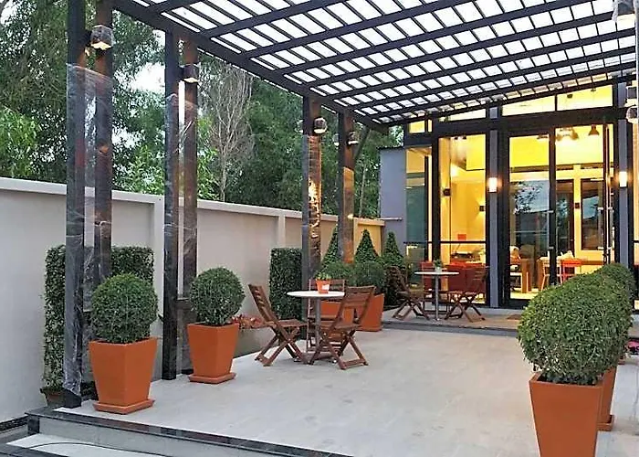 Woodroof Rangsit 2*