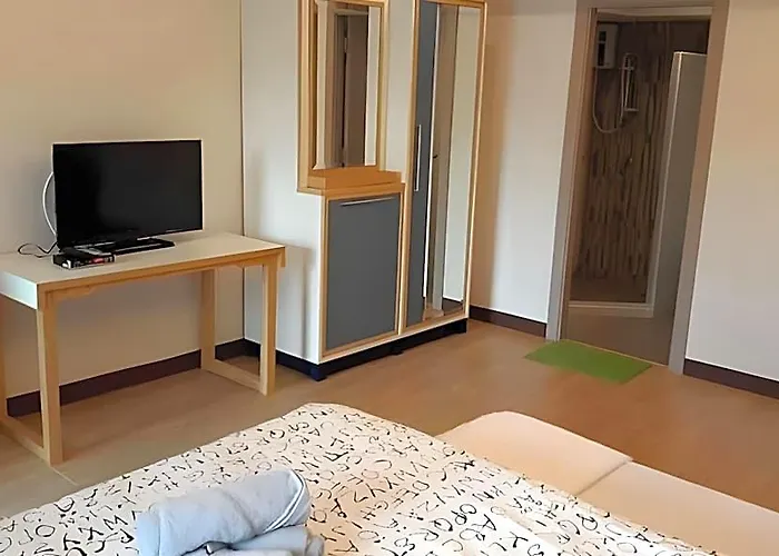Woodroof Rangsit Hotel